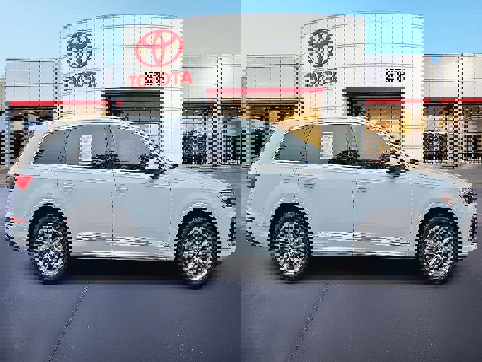 Used 2025 Audi Q7 2.0T Premium w/ Convenience Package image 4