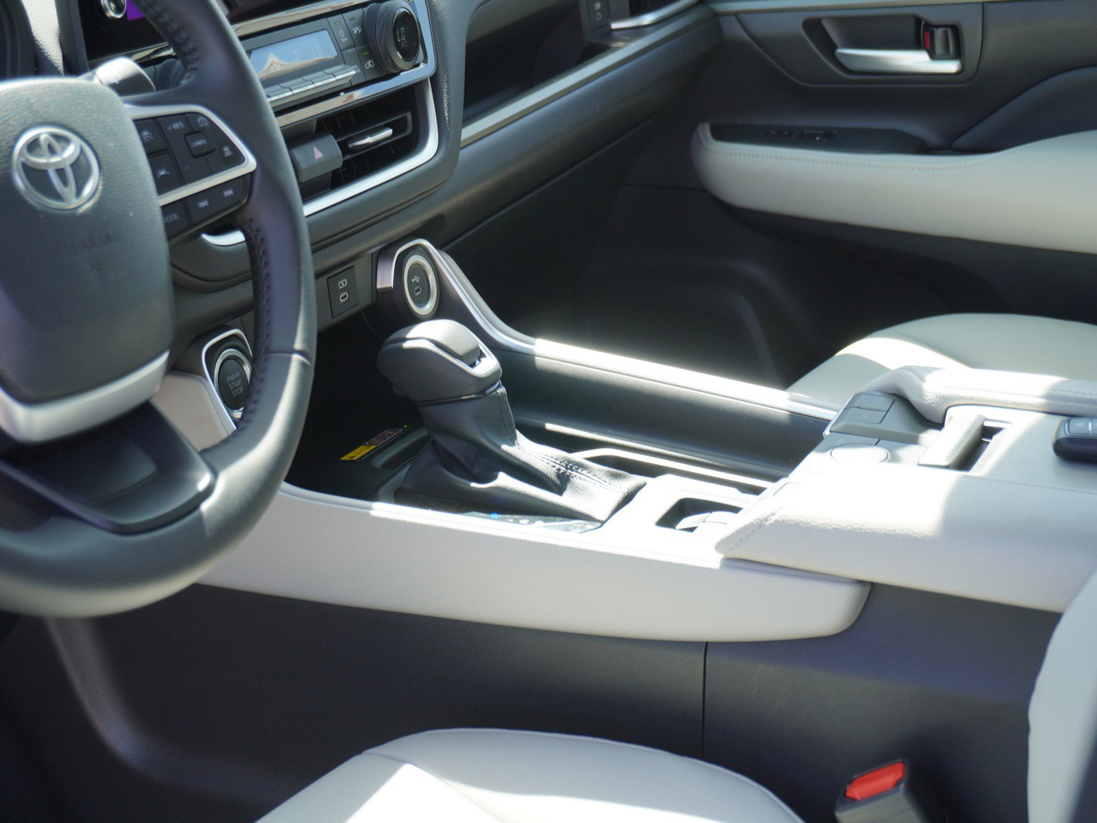 Used 2025 Toyota Grand Highlander FWD image 23