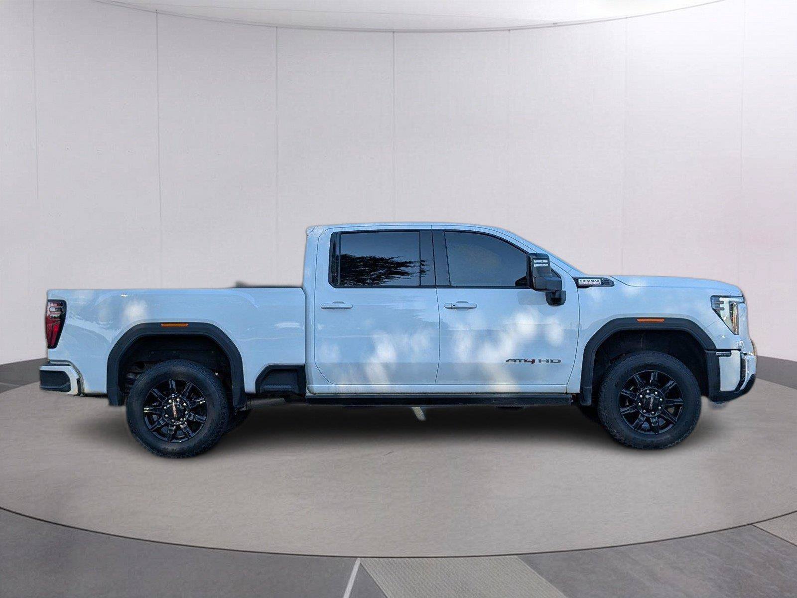 Used 2024 GMC Sierra 2500 AT4 w/ AT4 Premium Plus Package AWD/4WD image 9