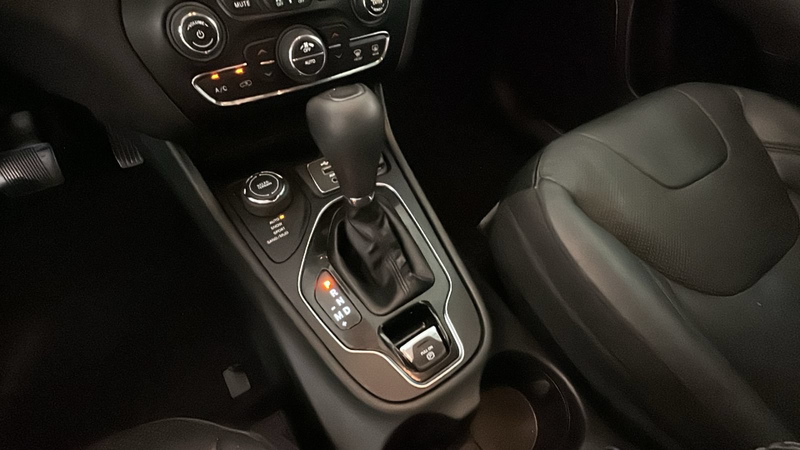 Used 2020 Jeep Cherokee Limited AWD/4WD image 25