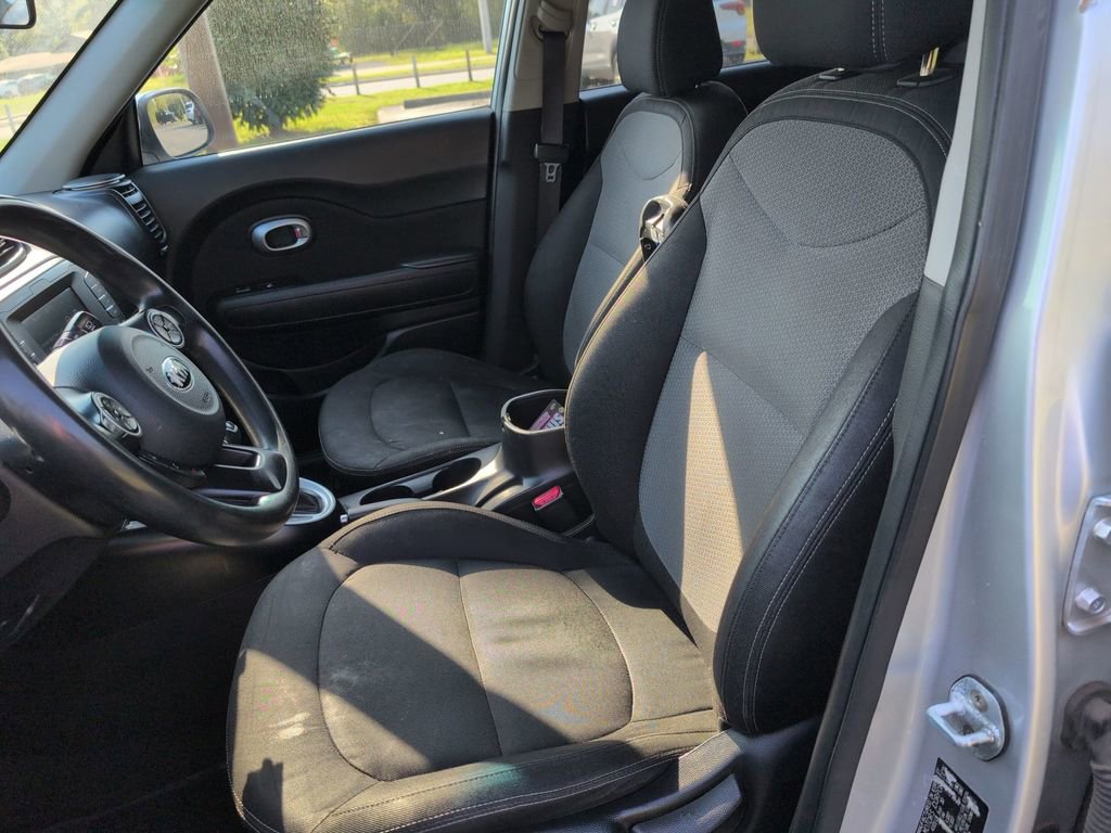 Used 2018 Kia Soul + image 11