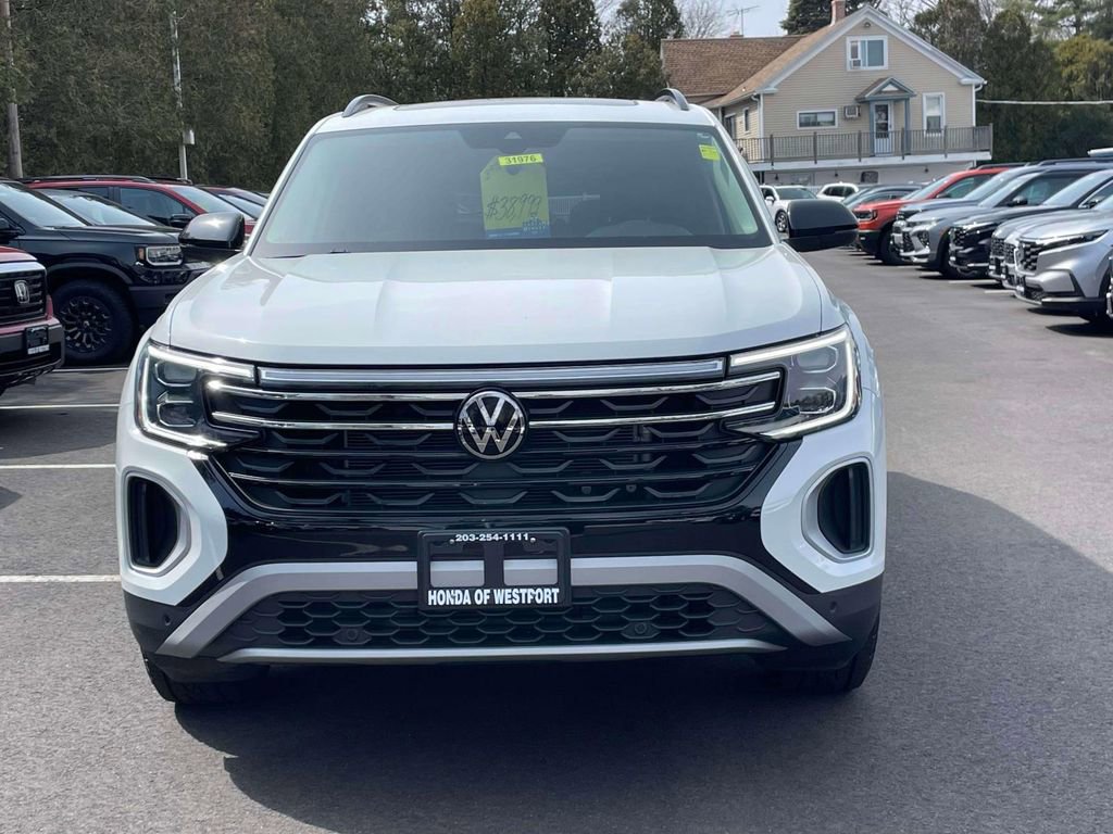 Used 2024 Volkswagen Atlas Peak Edition SE image 2