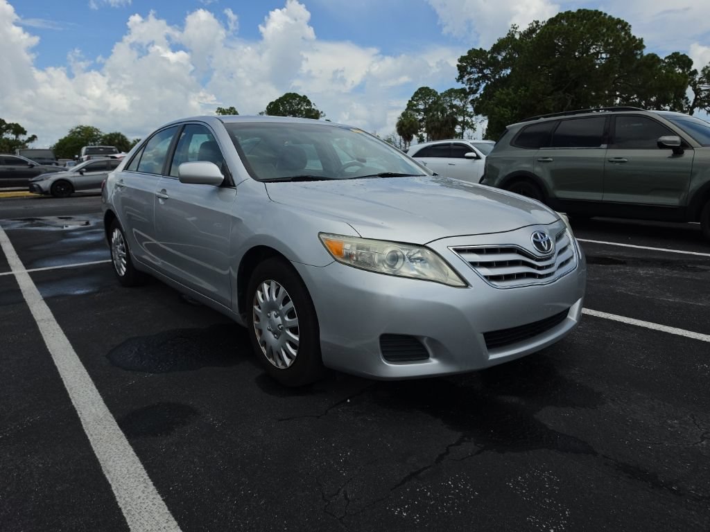 Used 2010 Toyota Camry LE FWD image 3