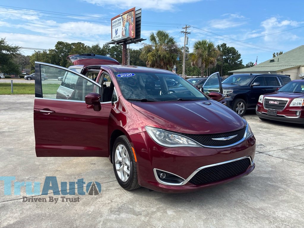 Used 2020 Chrysler Pacifica Touring w/ Tire & Wheel Group FWD image 10