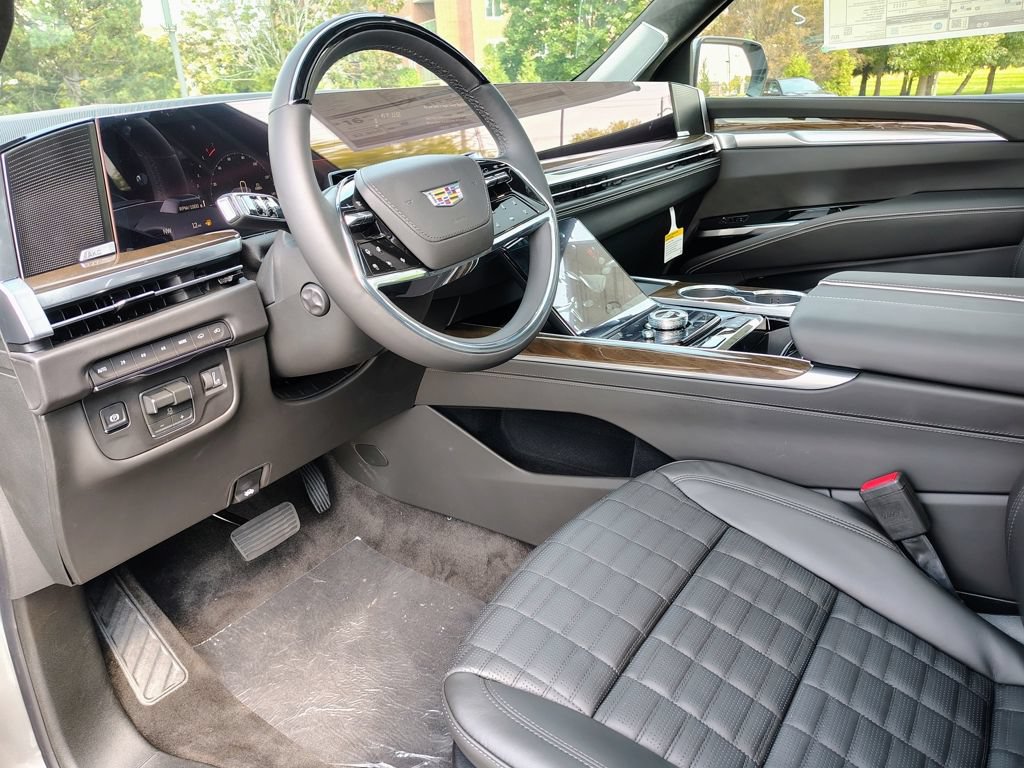 New 2026 Cadillac Escalade Platinum Sport w/ LPO, ONYX Package AWD/4WD image 30