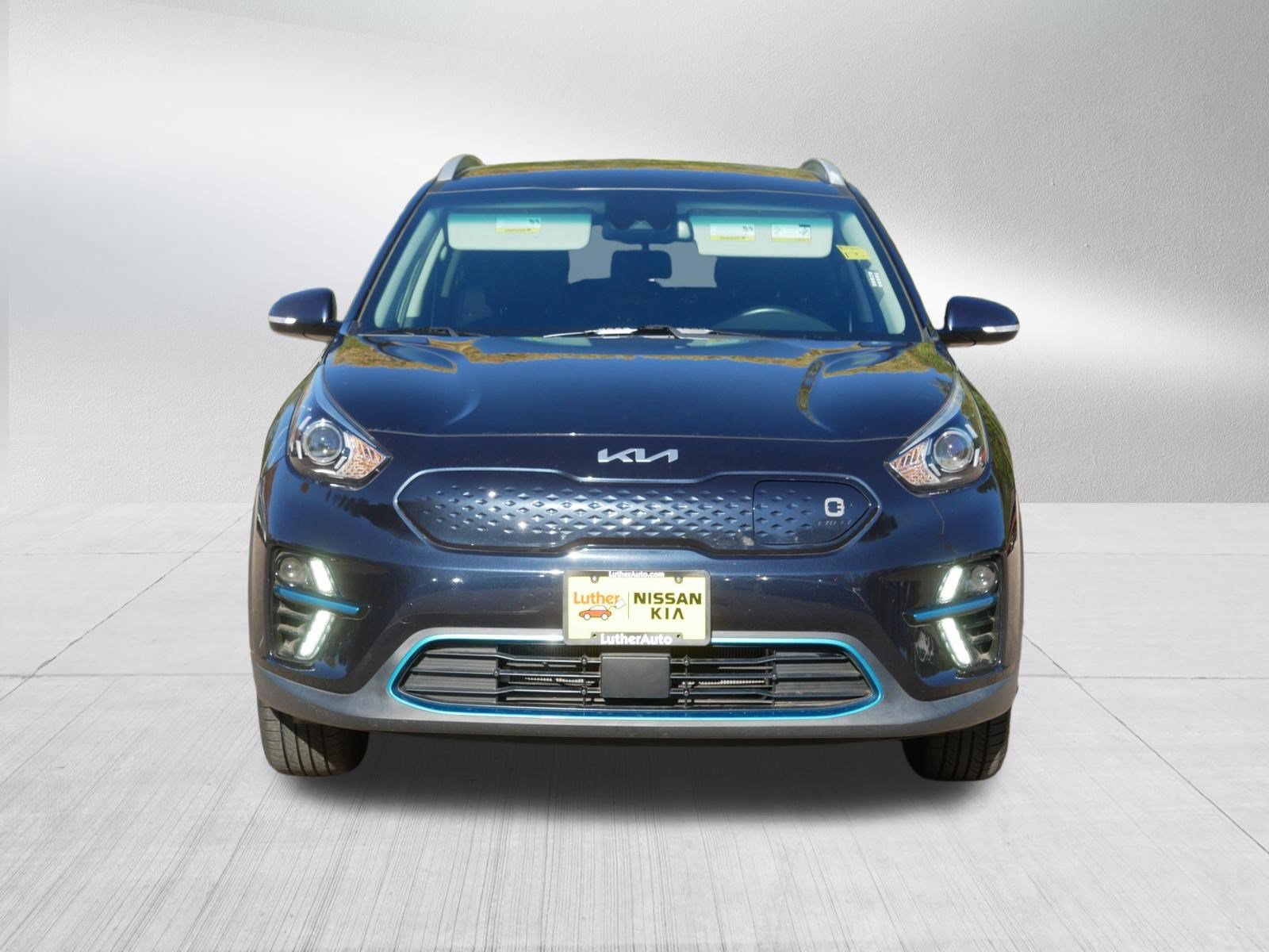 Used 2022 Kia Niro EX w/ Cold Weather Package FWD image 2