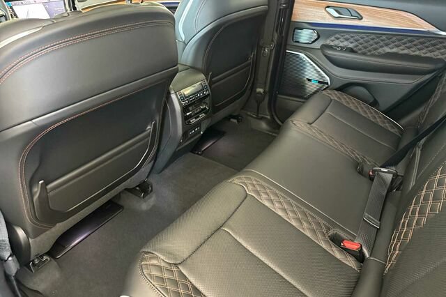 New 2026 Jeep Grand Cherokee Summit AWD/4WD image 9
