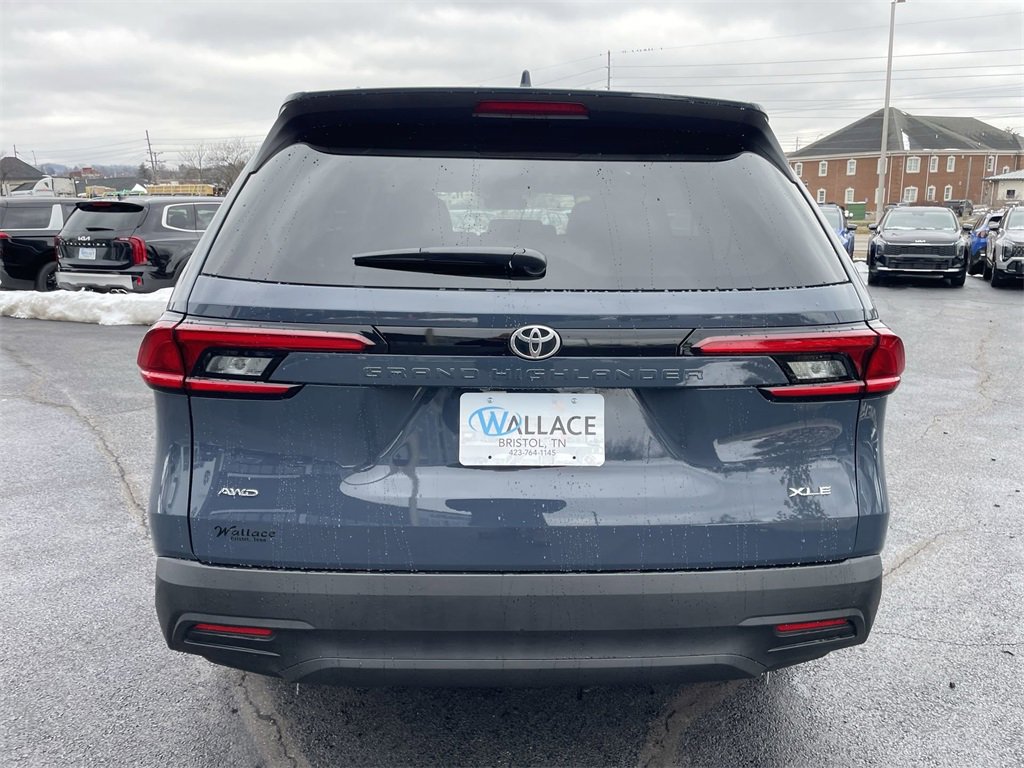 Used 2025 Toyota Grand Highlander AWD image 5