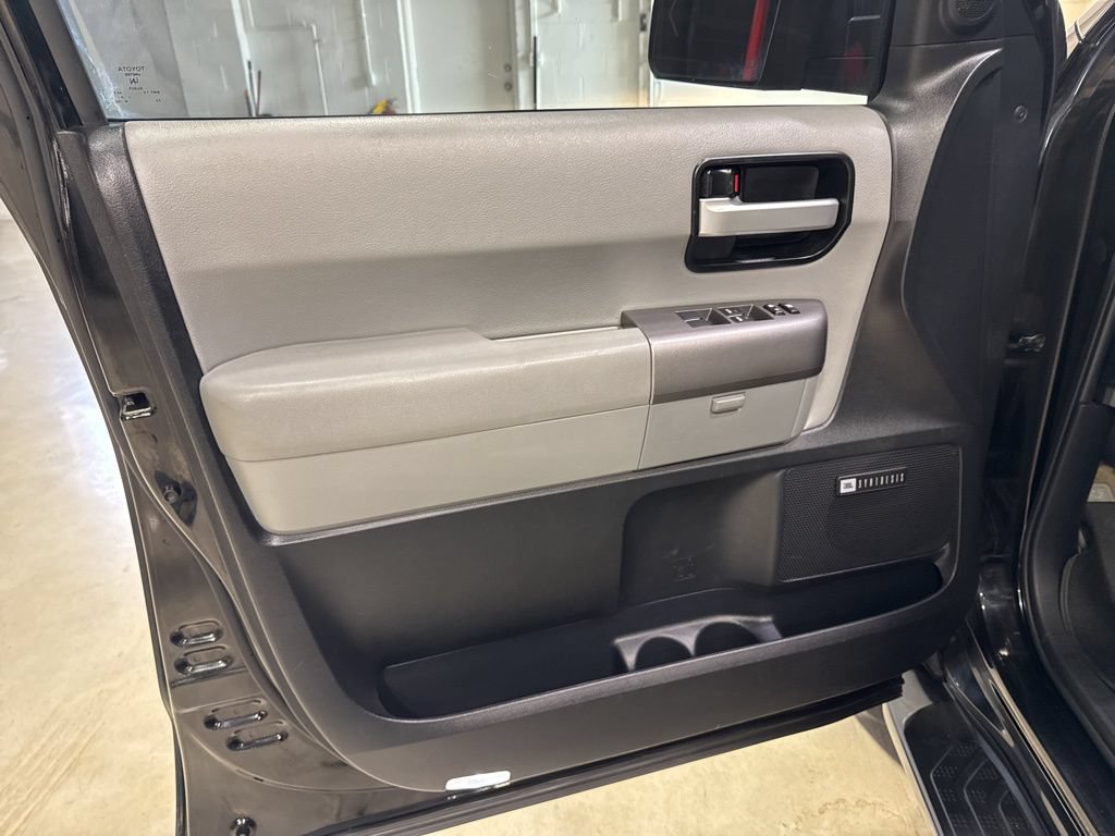 Used 2011 Toyota Sequoia Limited AWD/4WD image 32