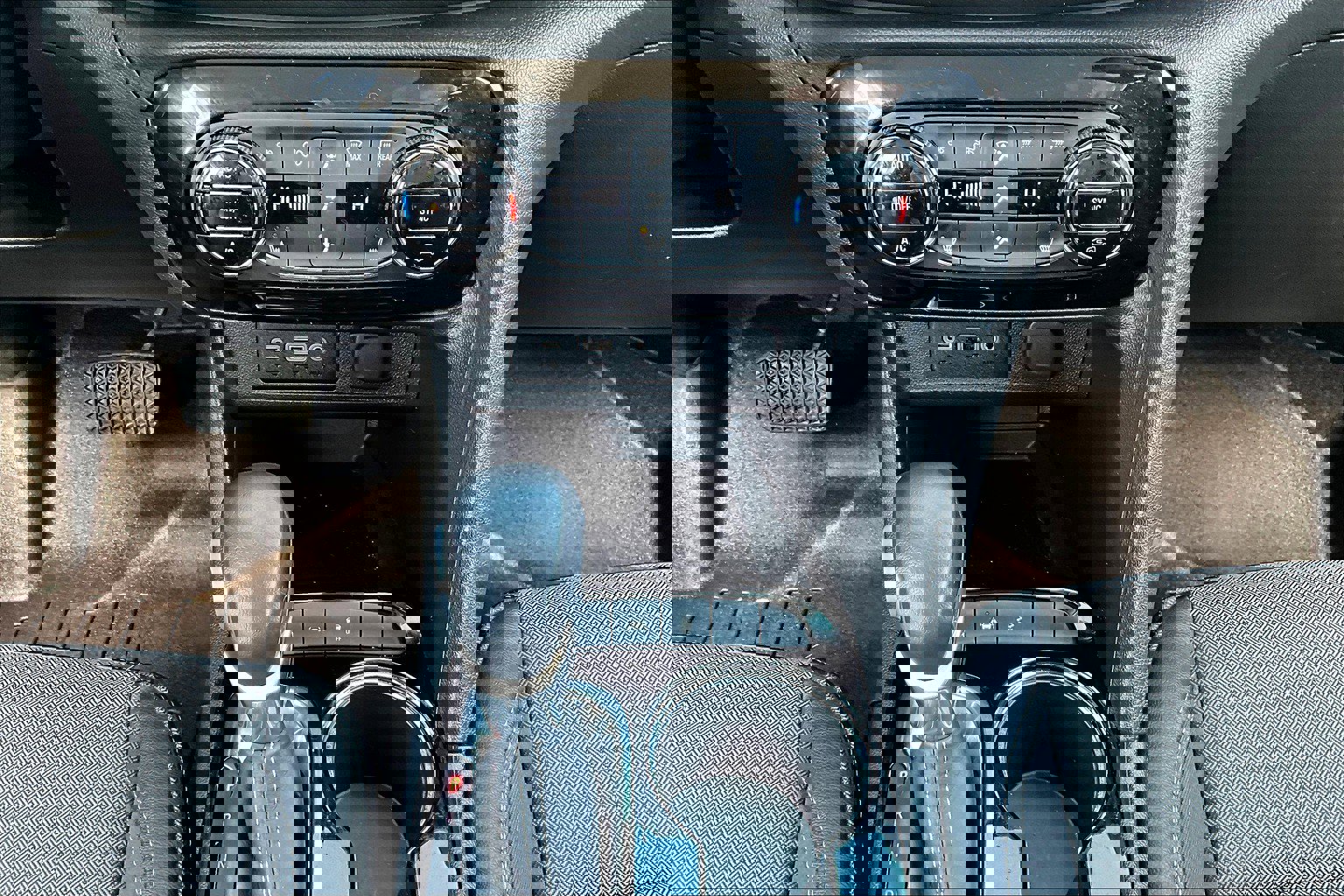 Used 2021 Buick Encore GX Select image 39