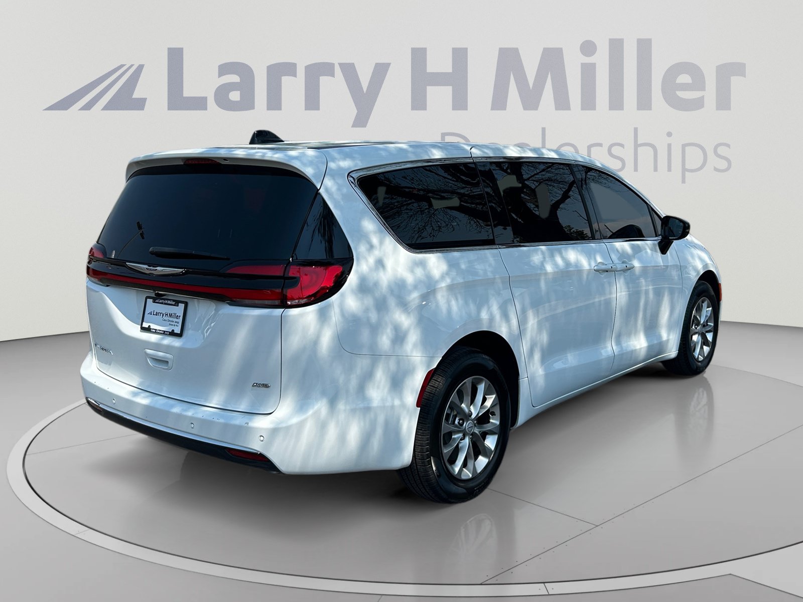Used 2026 Chrysler Pacifica Select AWD/4WD image 5
