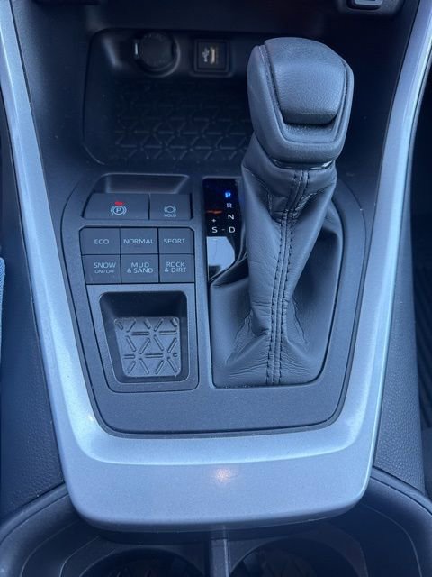 Used 2025 Toyota RAV4 LE AWD/4WD image 17