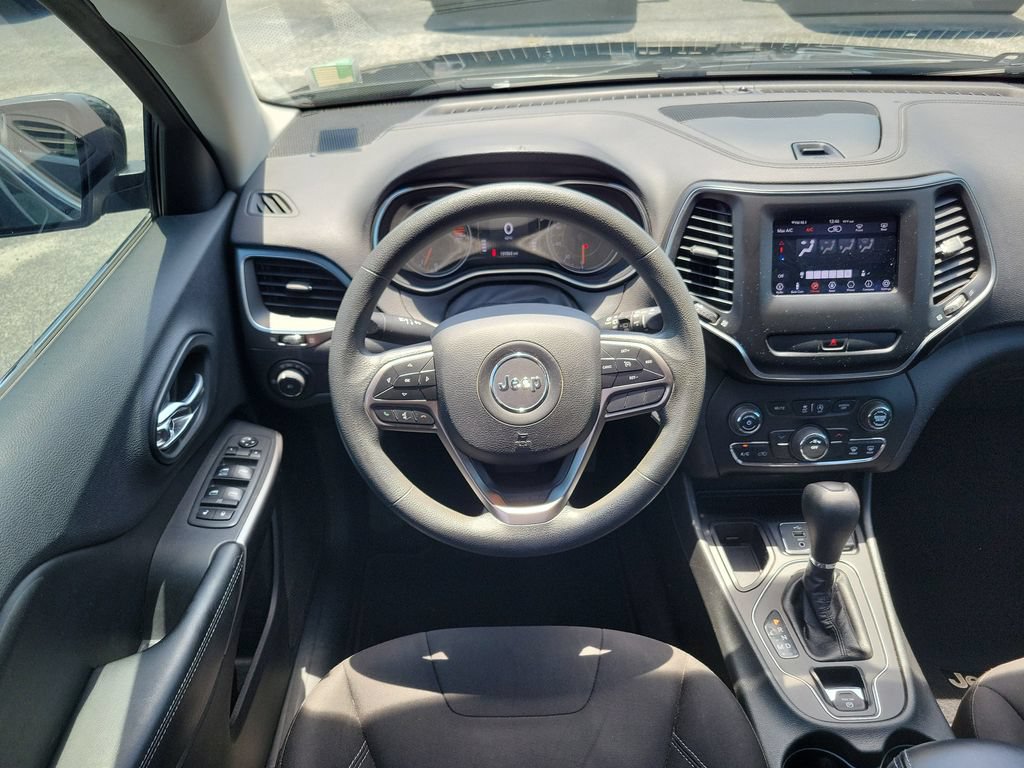 Used 2019 Jeep Cherokee Latitude w/ Popular Appearance Group FWD image 12