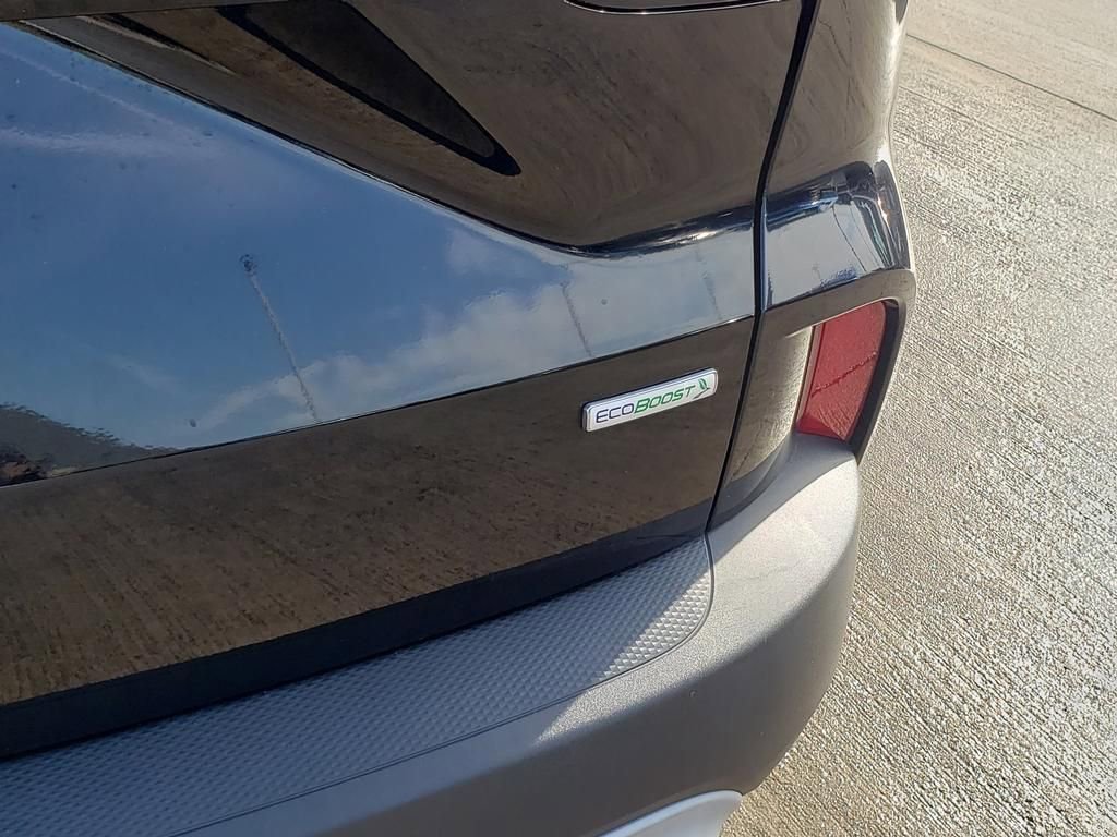 Used 2020 Ford Escape SE image 12