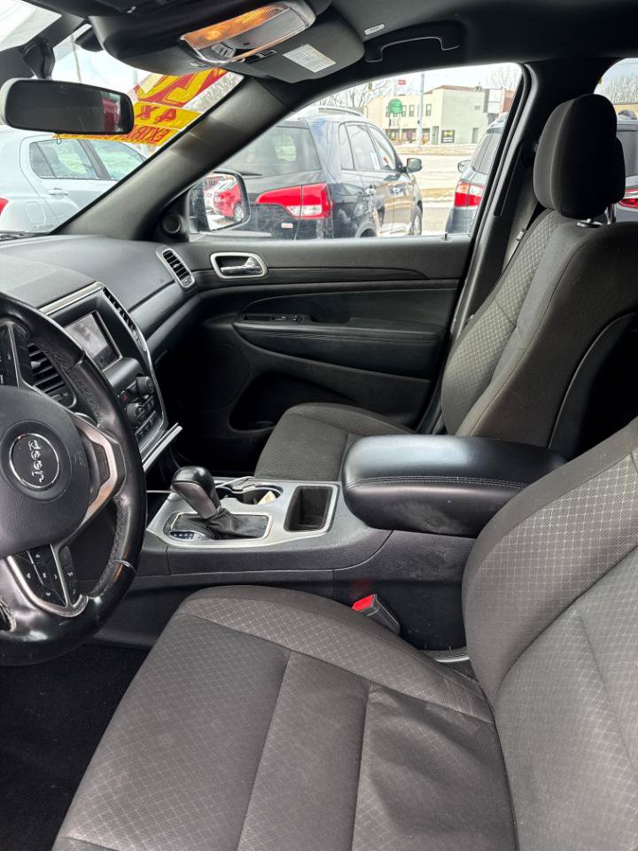 Used 2020 Jeep Grand Cherokee Laredo AWD/4WD image 5