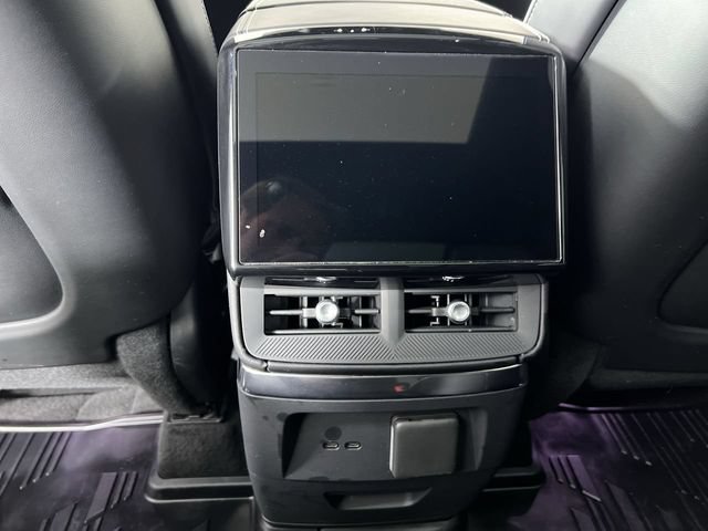 Certified 2026 Cadillac Vistiq Platinum w/ LPO, Floor Liner Package AWD/4WD image 21