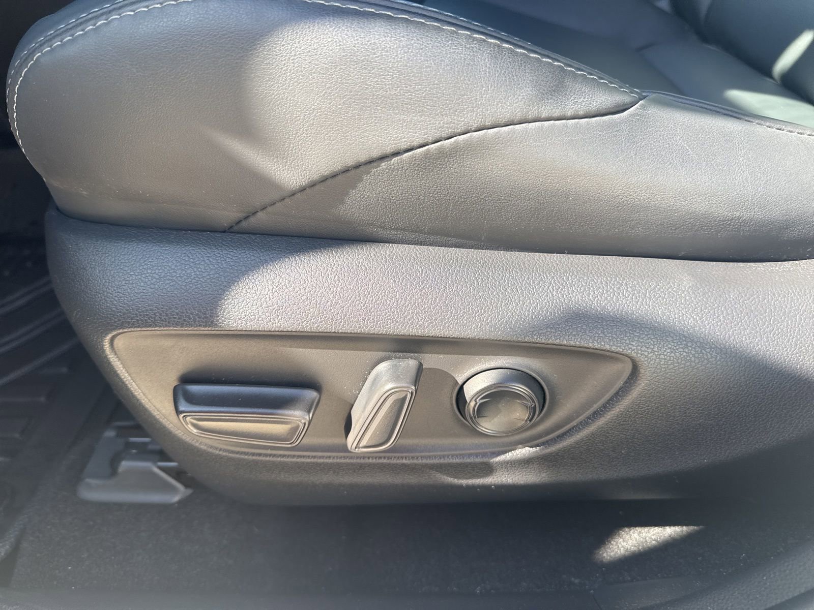 Used 2023 Toyota Venza Nightshade AWD/4WD image 14