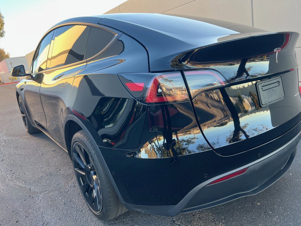 Used 2022 Tesla Model Y Long Range image 10