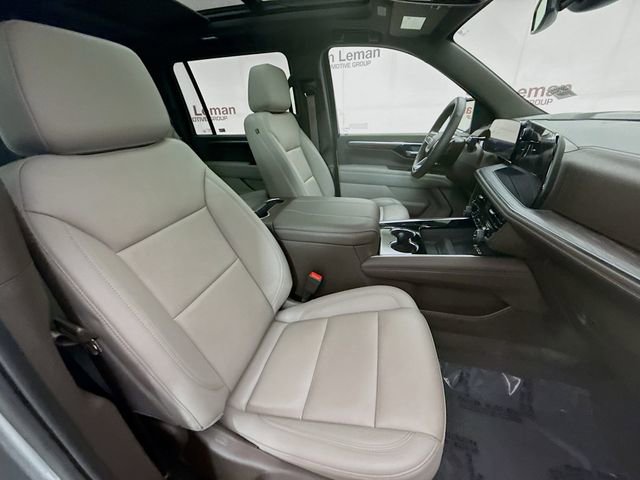 Used 2025 Chevrolet Suburban Z71 w/ Comfort Package image 32