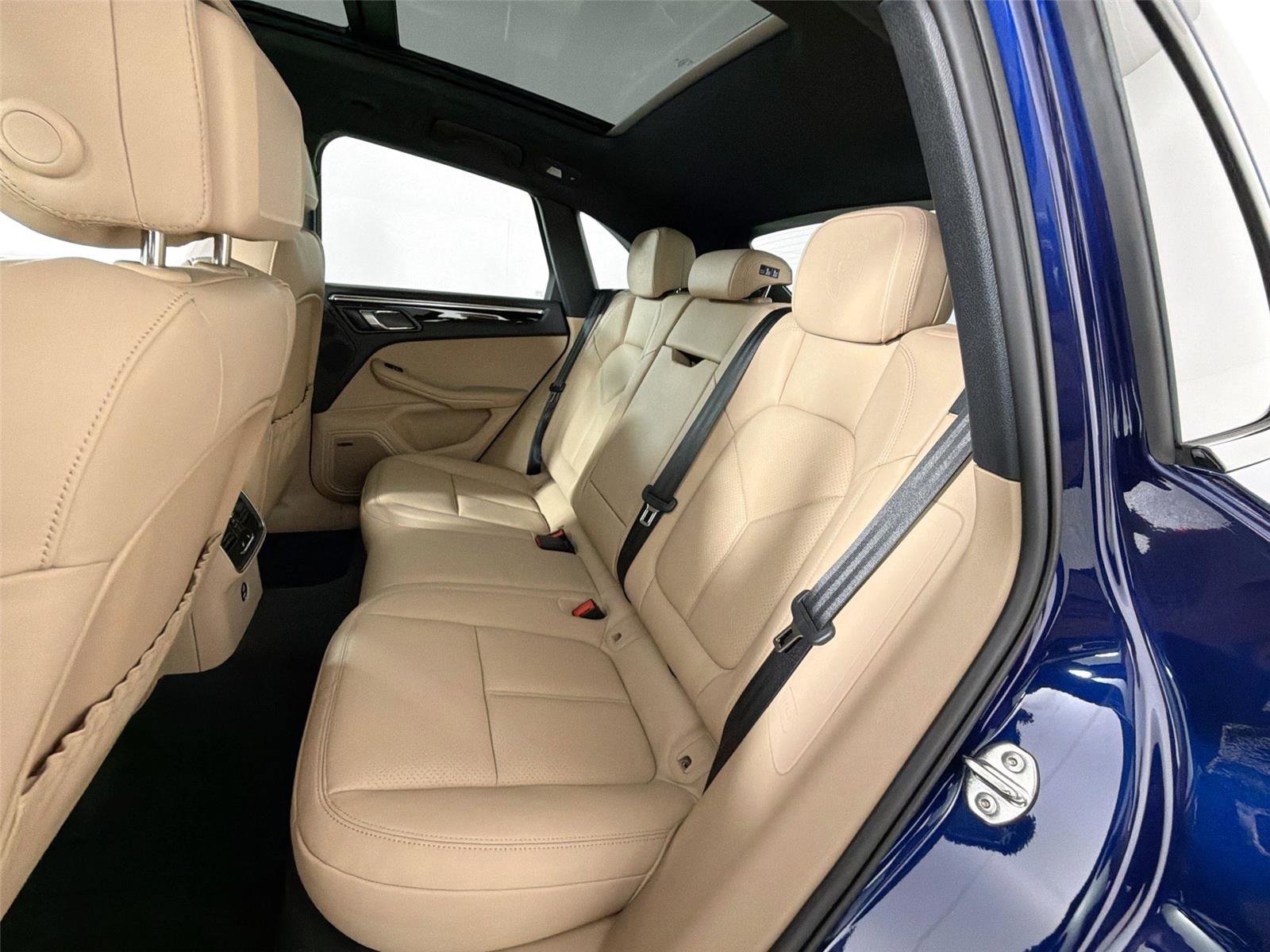 Certified 2026 Porsche Macan Turbo AWD/4WD image 26