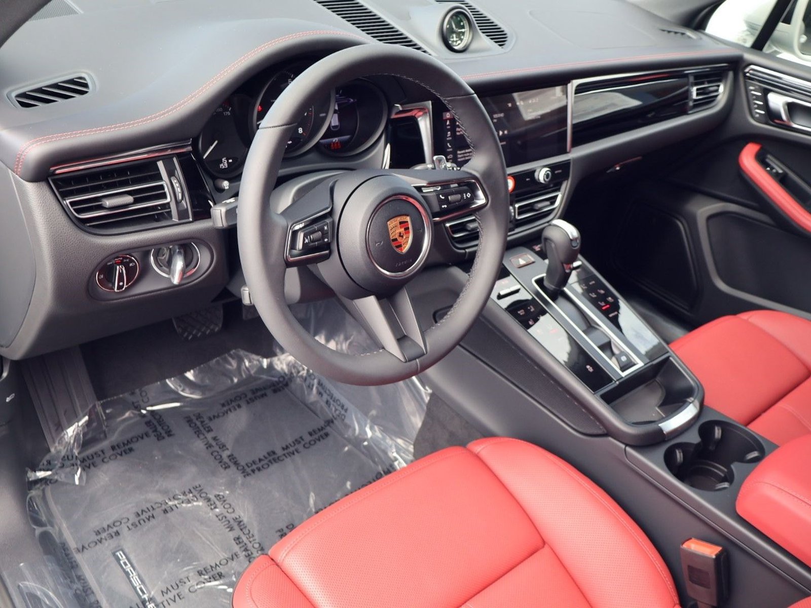 New 2026 Porsche Macan AWD/4WD image 4