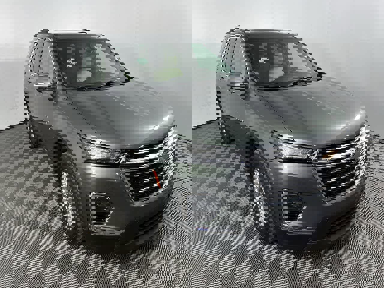 Used 2023 Chevrolet Traverse LT image 3