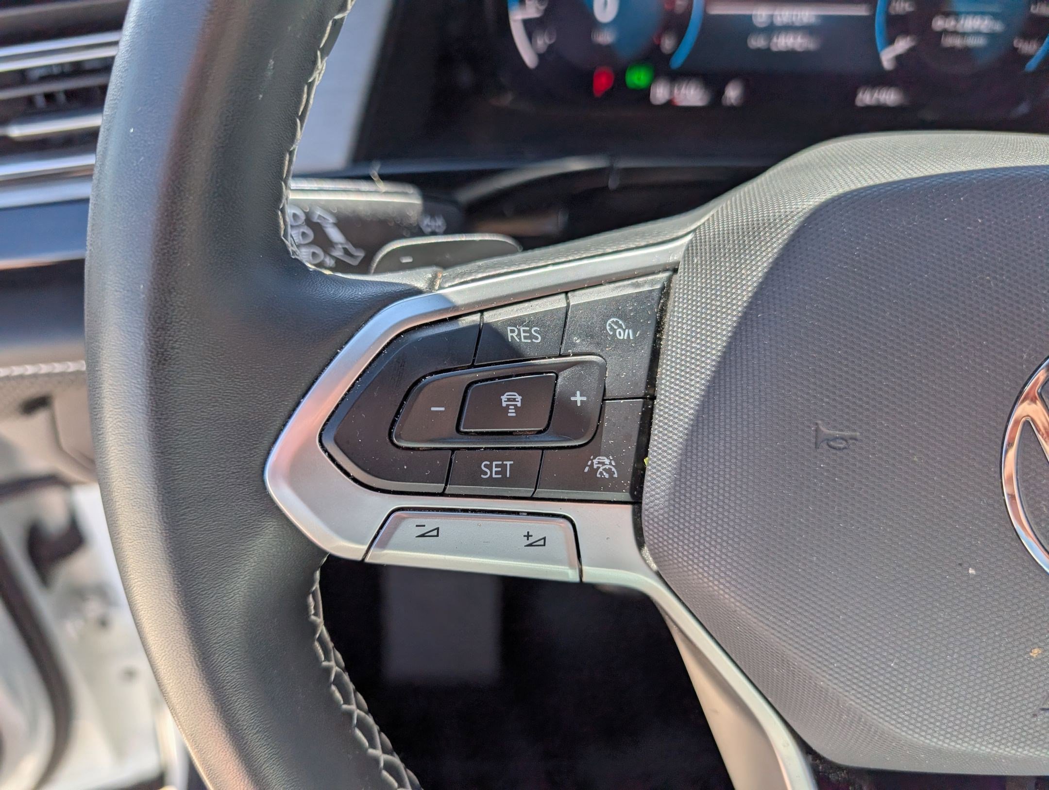 Used 2024 Volkswagen Atlas Cross Sport SE image 17