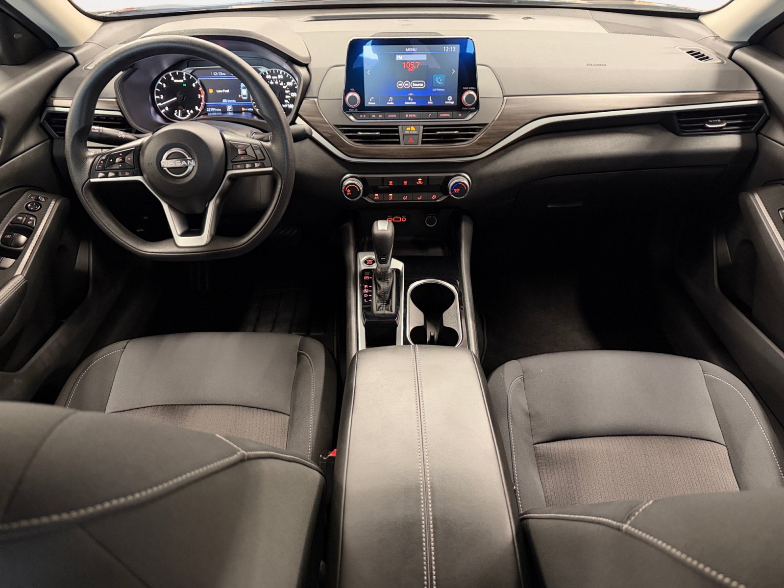 Used 2024 Nissan Altima 2.5 SV FWD image 3