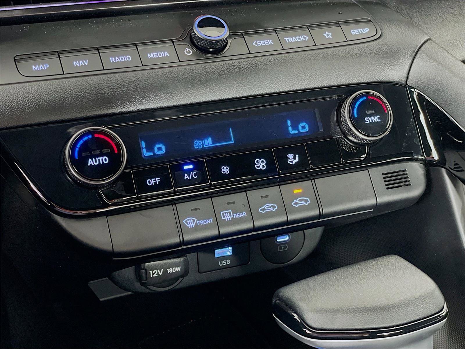 Certified 2025 Hyundai Elantra SEL FWD image 19