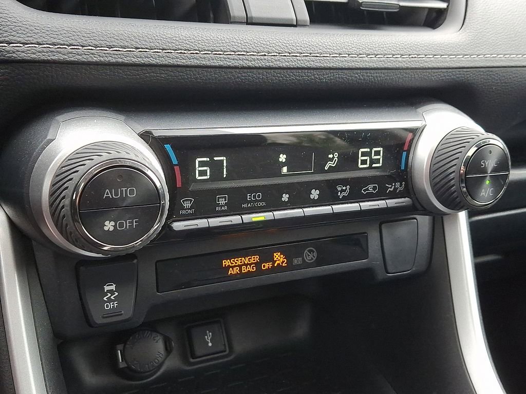 Used 2021 Toyota RAV4 XLE w/ Convenience Package AWD/4WD image 16