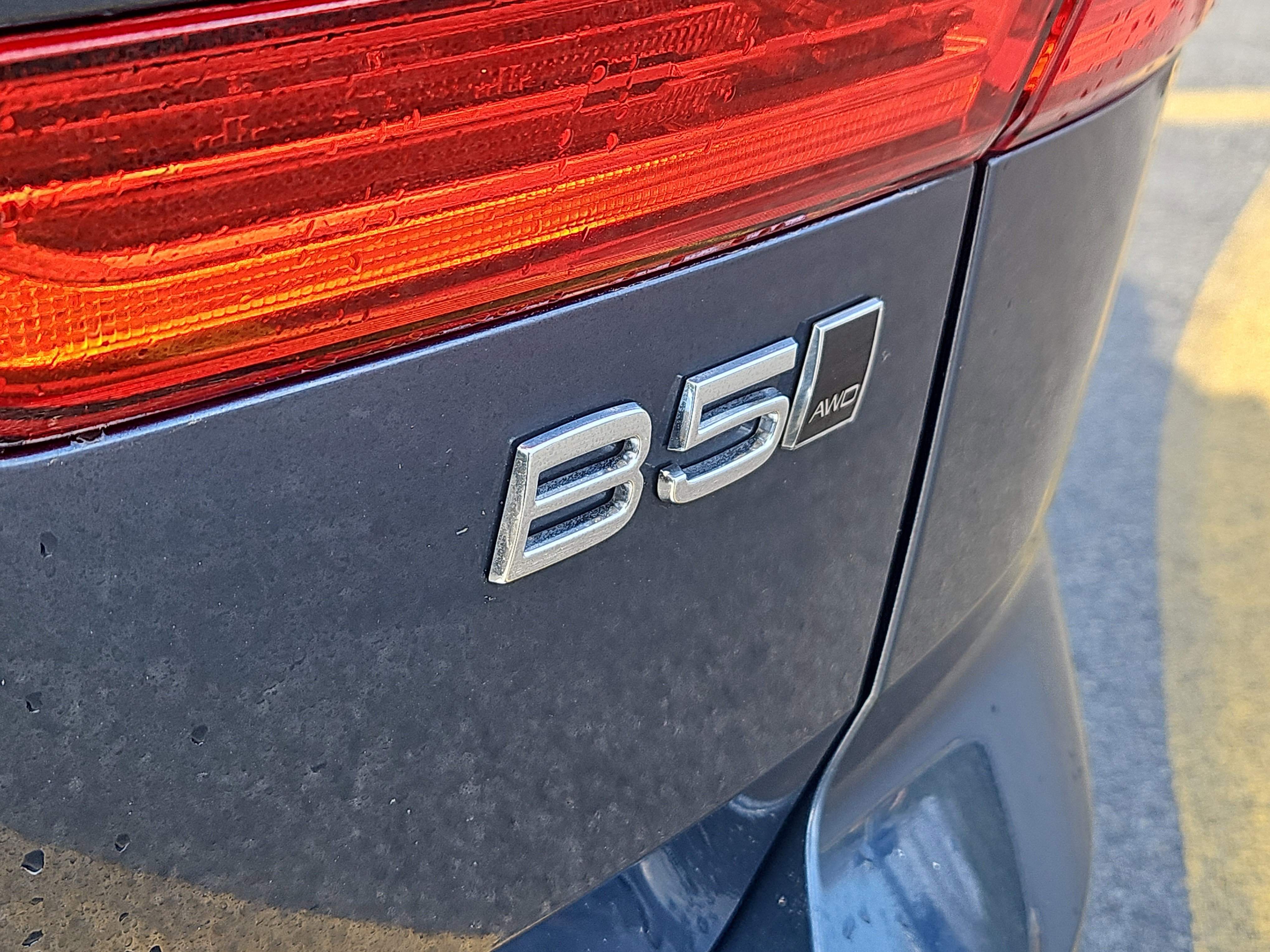 Used 2025 Volvo XC60 B5 Ultra w/ Protection Package Premier image 5