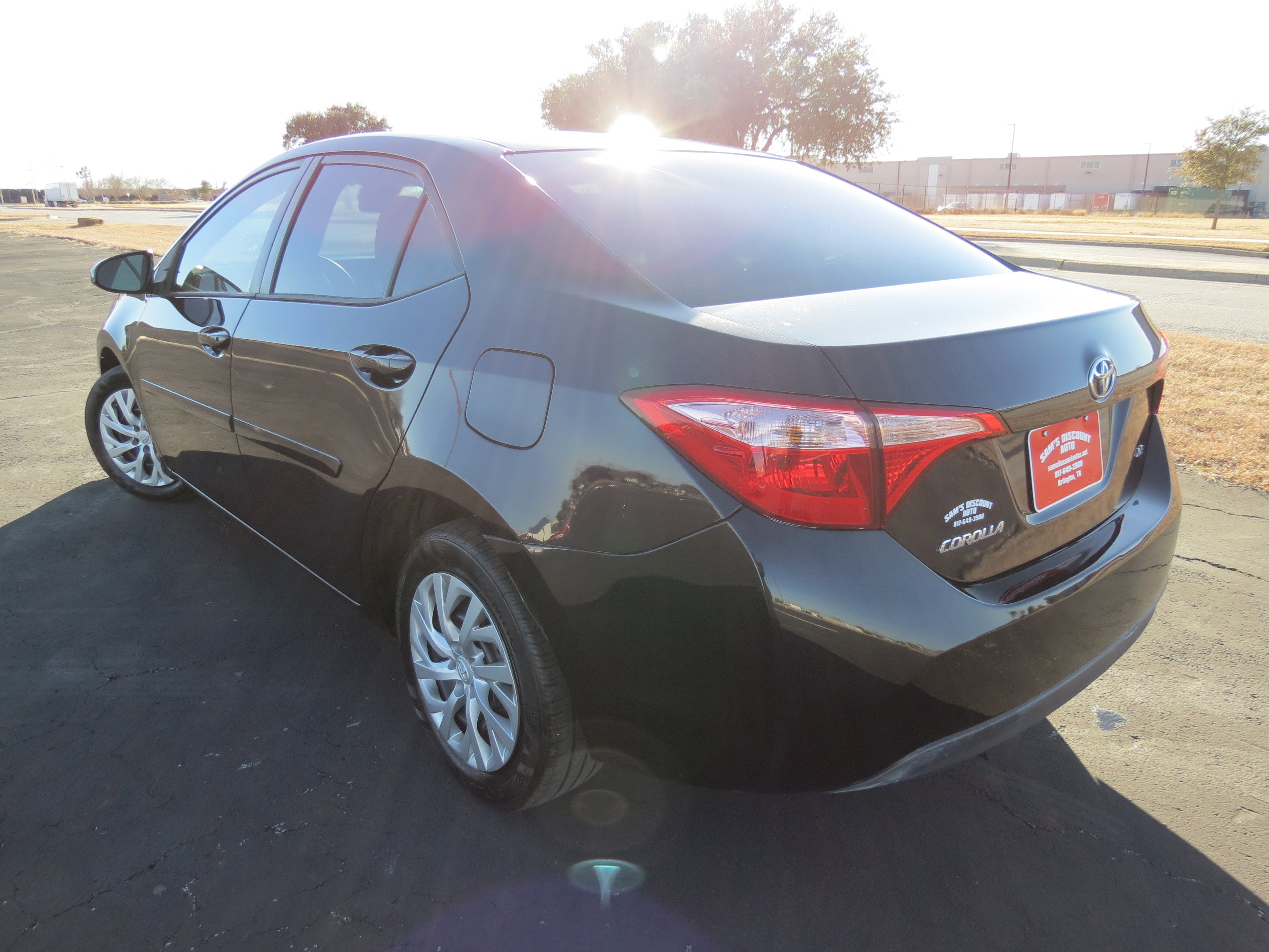Used 2017 Toyota Corolla LE FWD image 5
