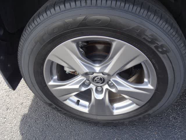 Used 2022 Toyota RAV4 XLE w/ Convenience Package AWD/4WD image 12