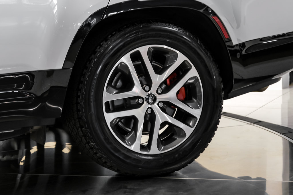 Used 2024 Land Rover Defender 130 X AWD/4WD image 59