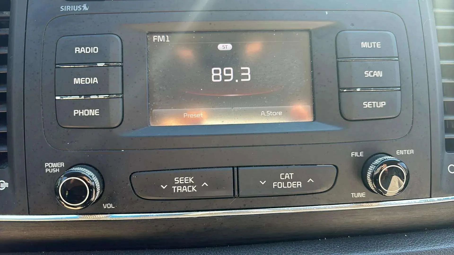 Used 2017 Kia Sedona LX image 37