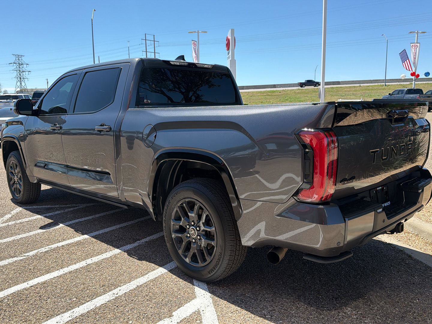 Used 2022 Toyota Tundra Platinum w/ Advanced Package AWD/4WD image 6
