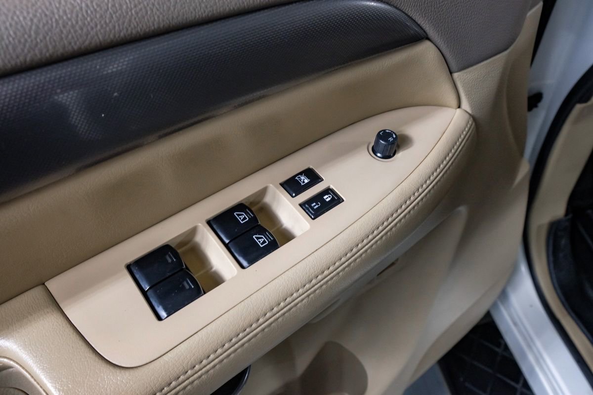 Used 2012 Nissan Armada SV image 32