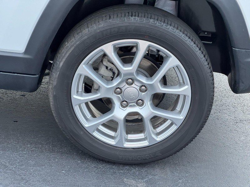 Used 2023 Jeep Compass Latitude AWD/4WD image 7