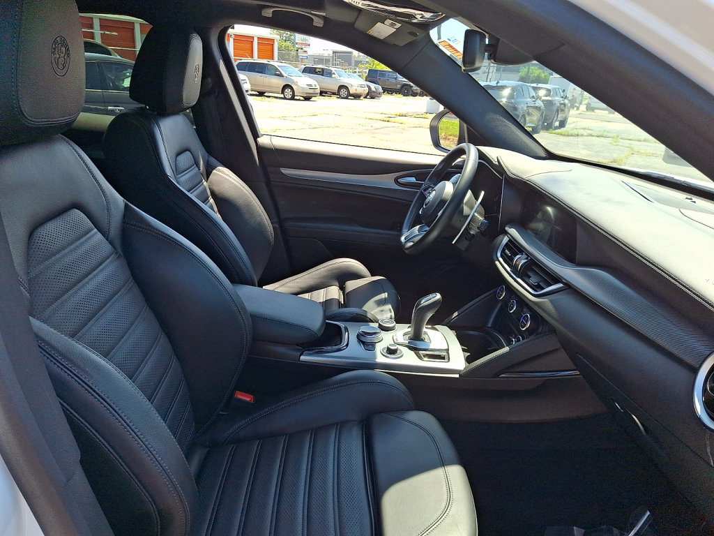Used 2024 Alfa Romeo Stelvio Veloce AWD/4WD image 12