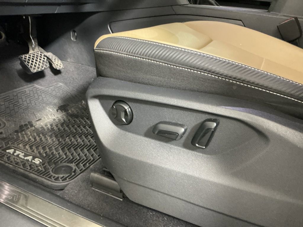 Used 2023 Volkswagen Atlas Cross Sport SE image 21