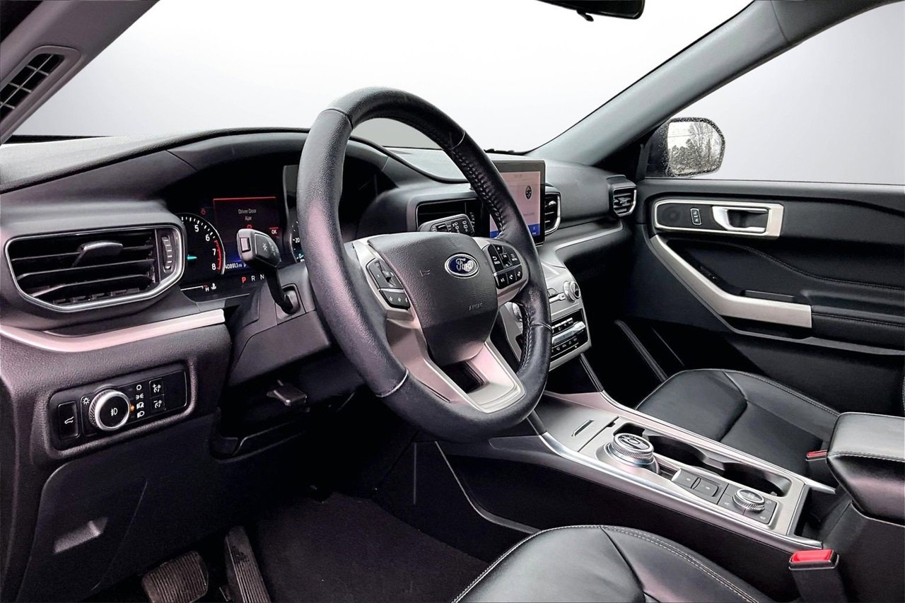 Used 2023 Ford Explorer XLT w/ Equipment Group 202A image 17