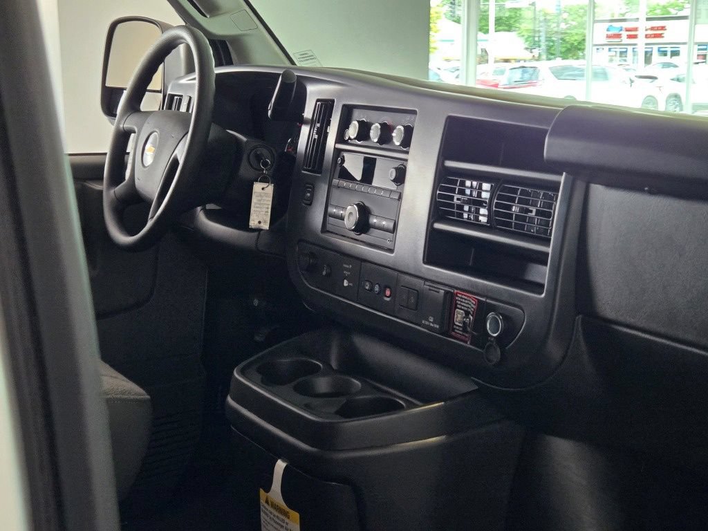 New 2026 Chevrolet Express 2500 LT w/ LT Preferred Equipment Group RWD image 7