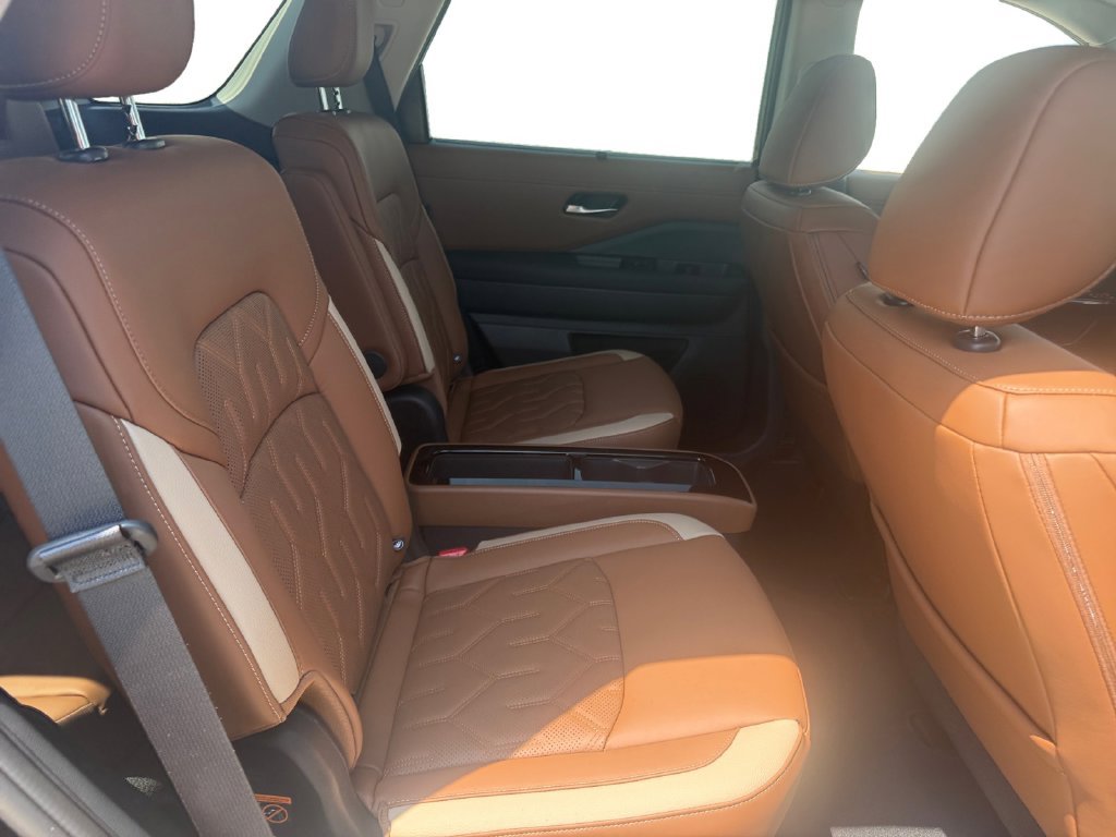 New 2026 Nissan Pathfinder Platinum AWD/4WD image 17