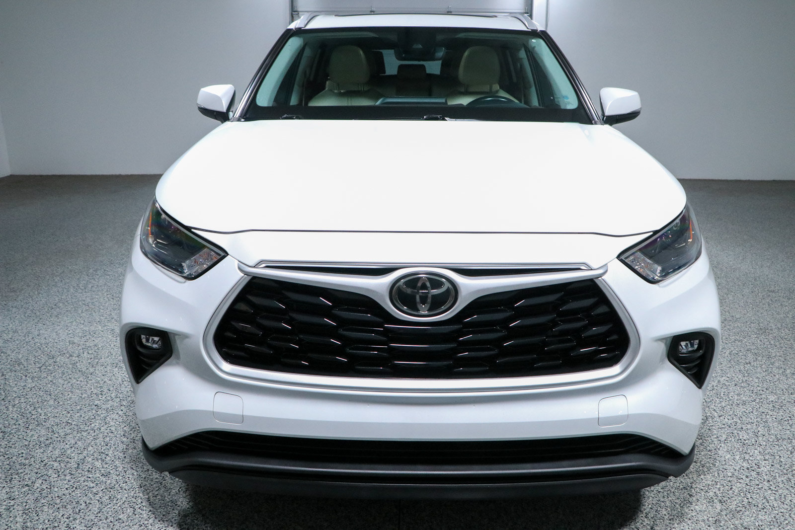 Used 2022 Toyota Highlander XLE FWD image 4
