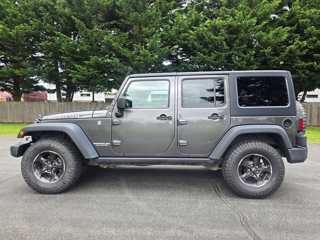 Used 2017 Jeep Wrangler Unlimited Rubicon w/ Connectivity Group AWD/4WD image 3