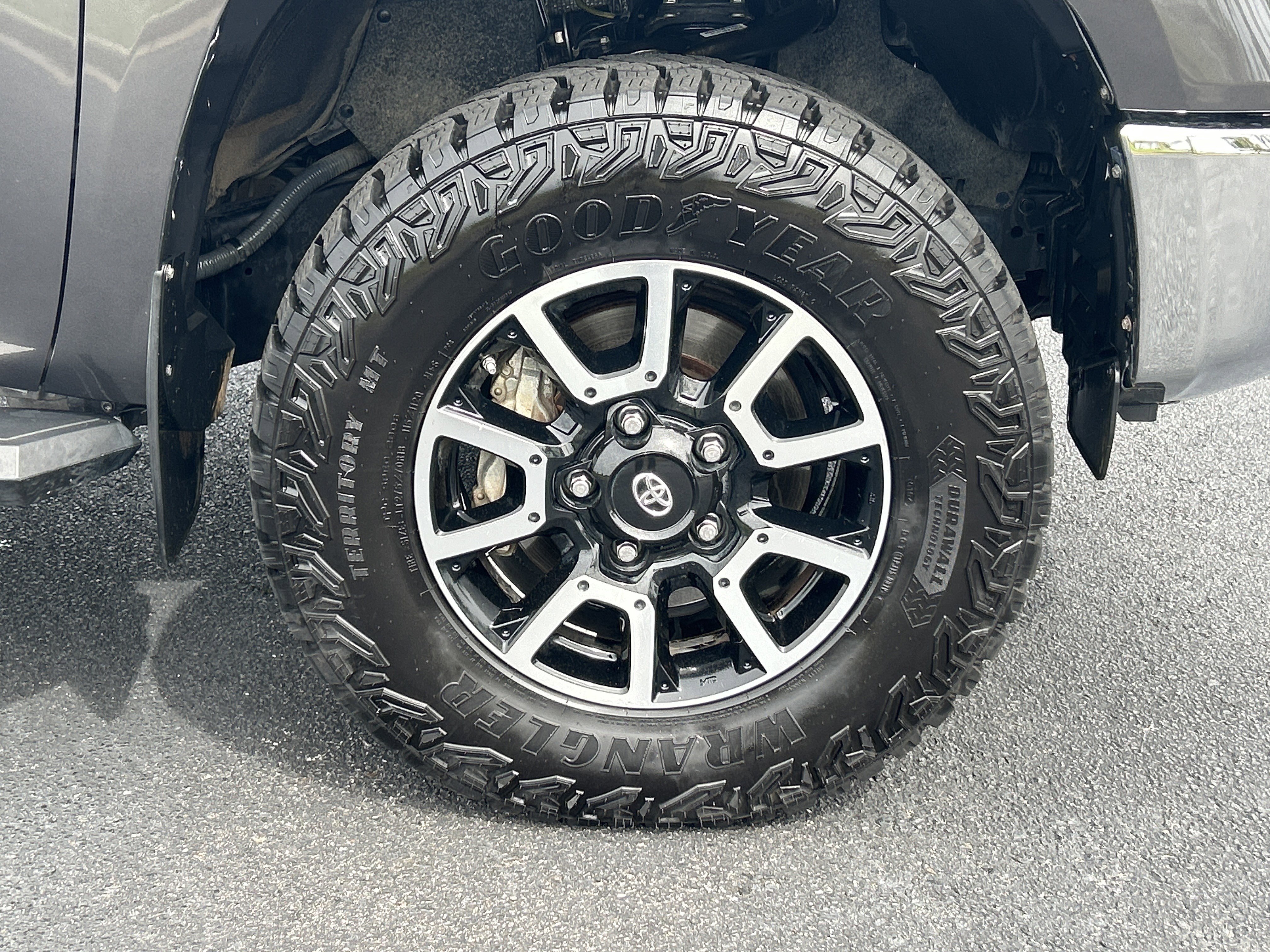 Used 2017 Toyota Tundra SR5 w/ TRD Off Road Package image 33