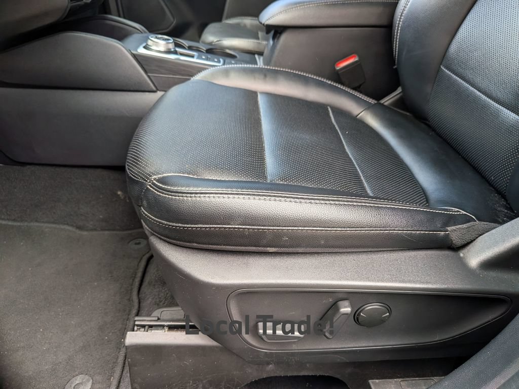 Used 2022 Ford Escape SEL w/ Technology Package FWD image 16