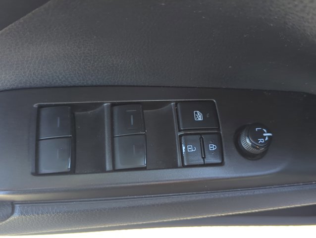 Used 2023 Toyota Camry SE image 11