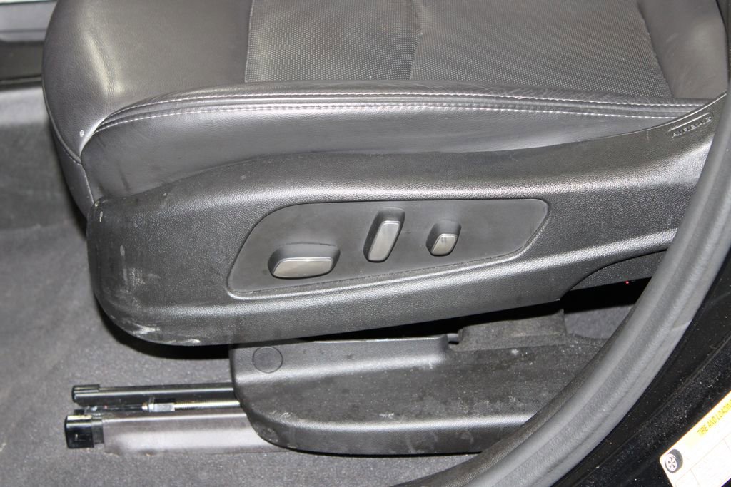 Used 2024 Cadillac XT6 Premium Luxury image 16