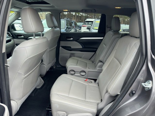Used 2018 Toyota Highlander XLE image 21